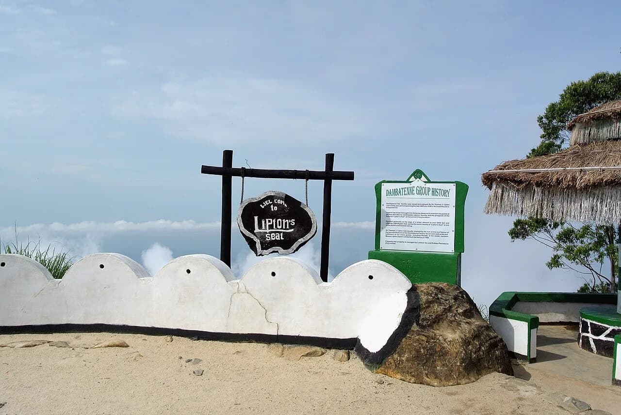 Haputale - The so-called Lipton's seat, a place in Haputale surrounded by tea fields, 1,905 metres (6,250 ft) above sea level.