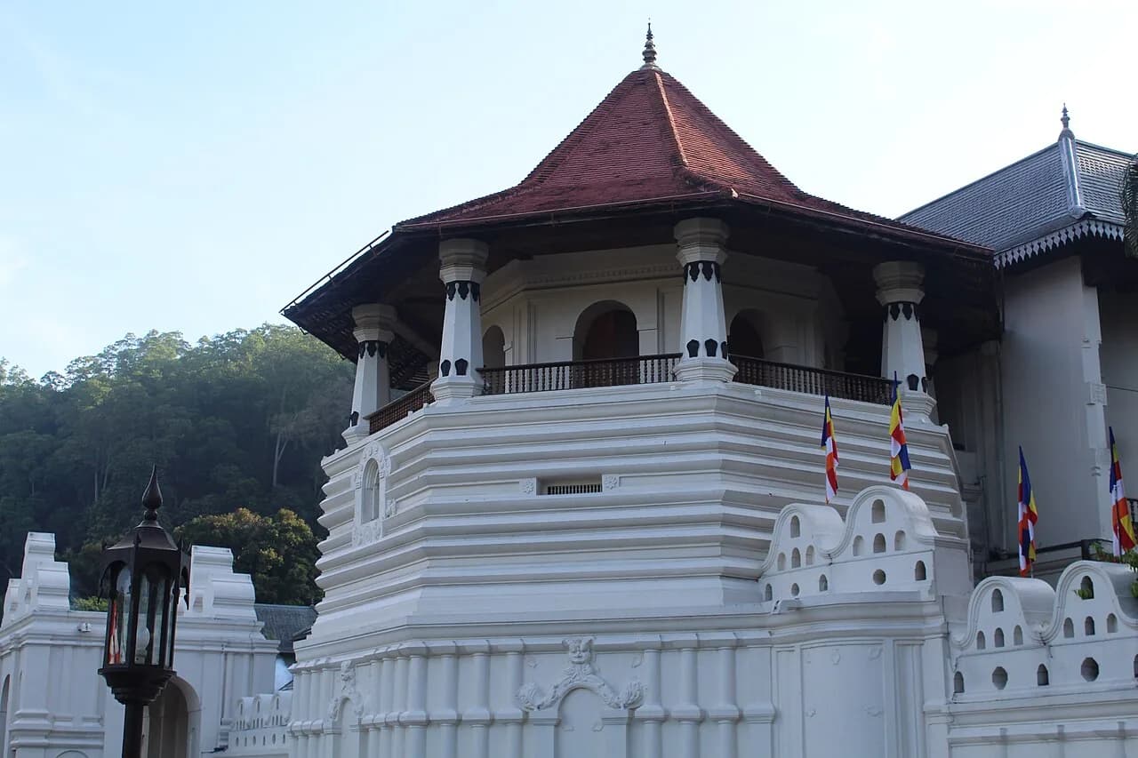 Kandy - Kandy Sri Lanka Temple of  the tooth