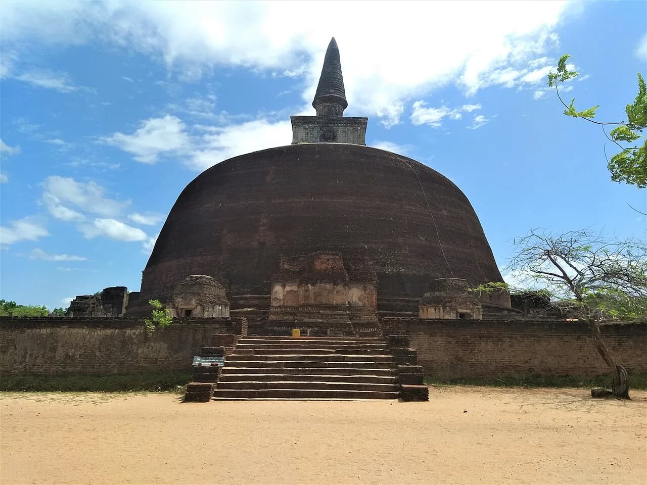 Polonnaruwa - Rankoth Vehera, Ancient City of Polonnaruwa, Sri Lanka
