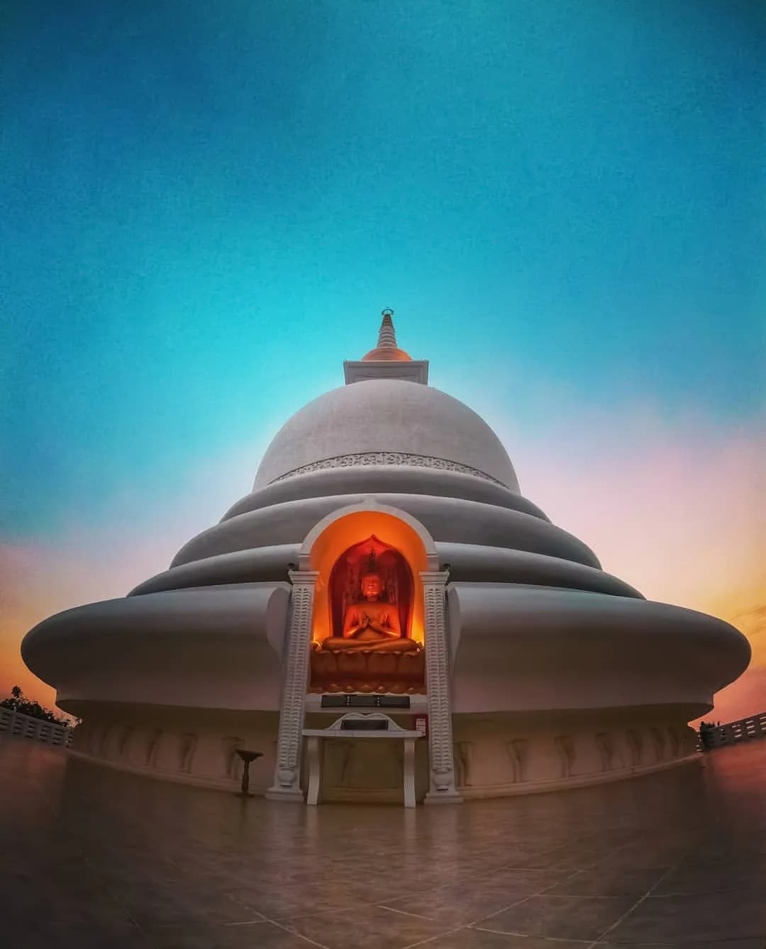 Unawatuna - On the hillside west of Unawatuna, this impressive pagoda was built by Japanese Buddhist monks of the Mahayana sect in 2005, as part of their scheme t